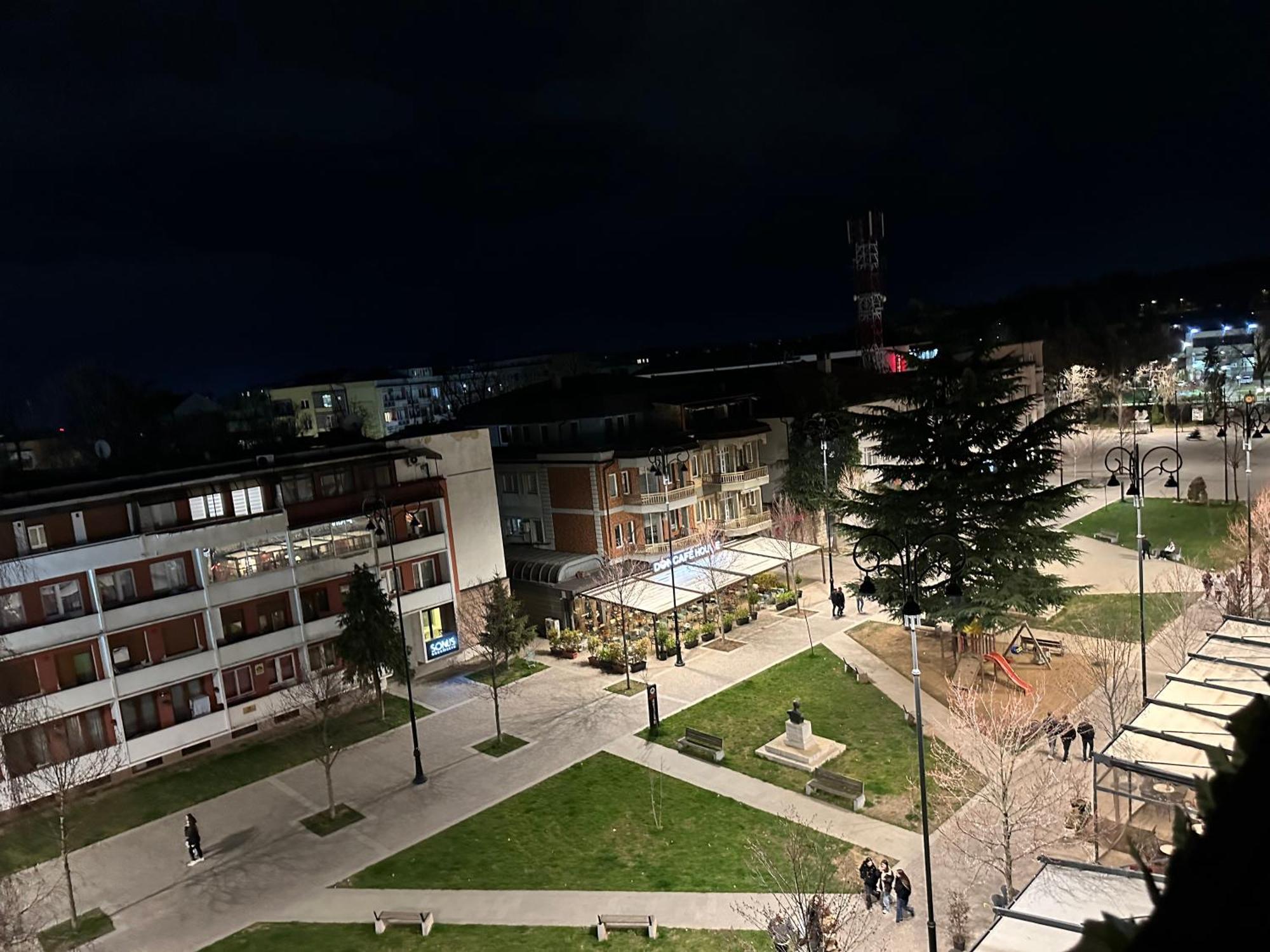 Skyline Apartment 2 Pejë Esterno foto