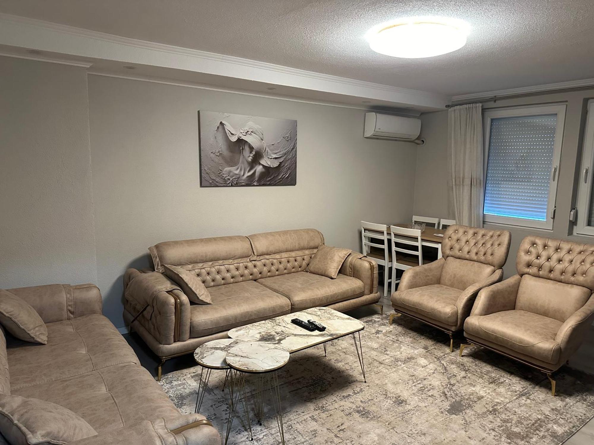 Skyline Apartment 2 Pejë Esterno foto