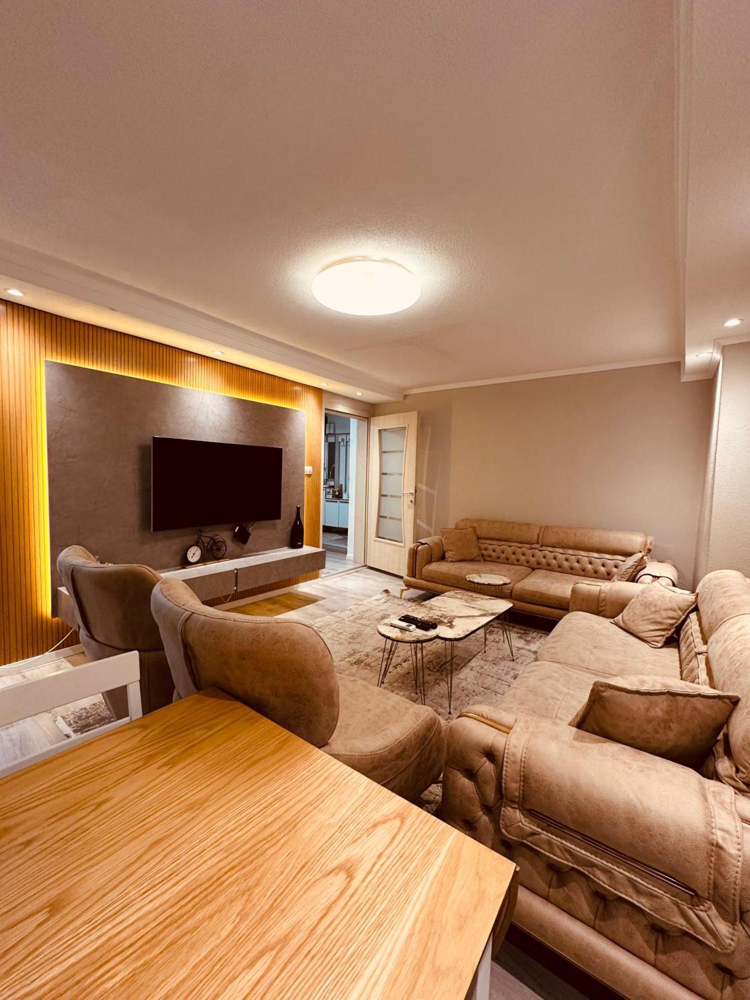 Skyline Apartment 2 Pejë Esterno foto